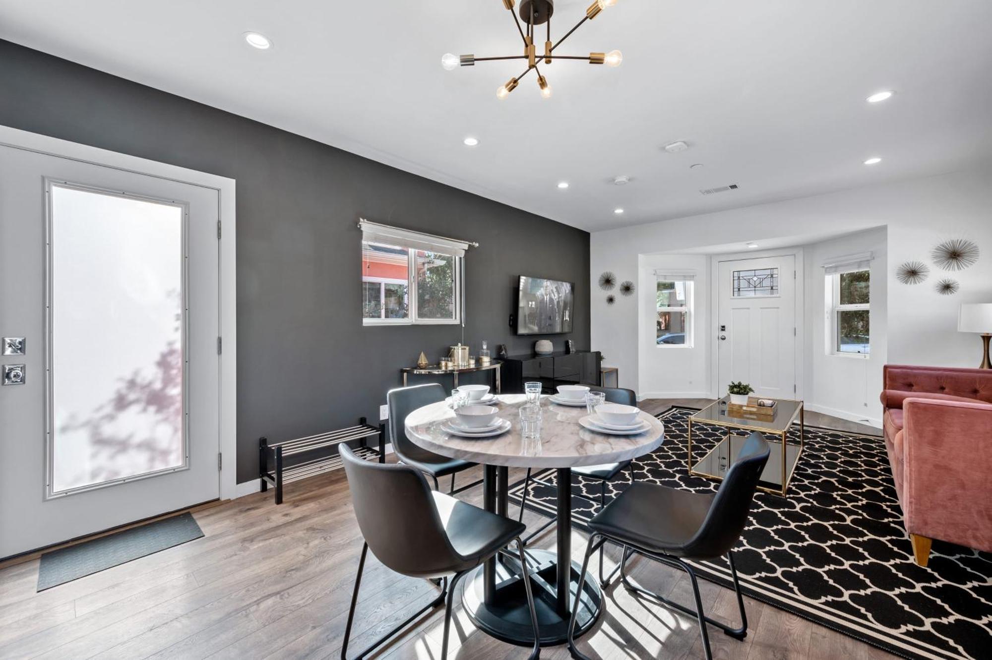 Appartement Art Deco By Avantstay 1920s Remodeled Open Layout Courtyard